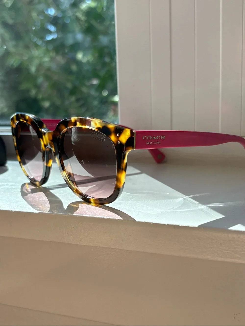 Coach Sunglasses (Spotty Tortoise/Fuchsia)